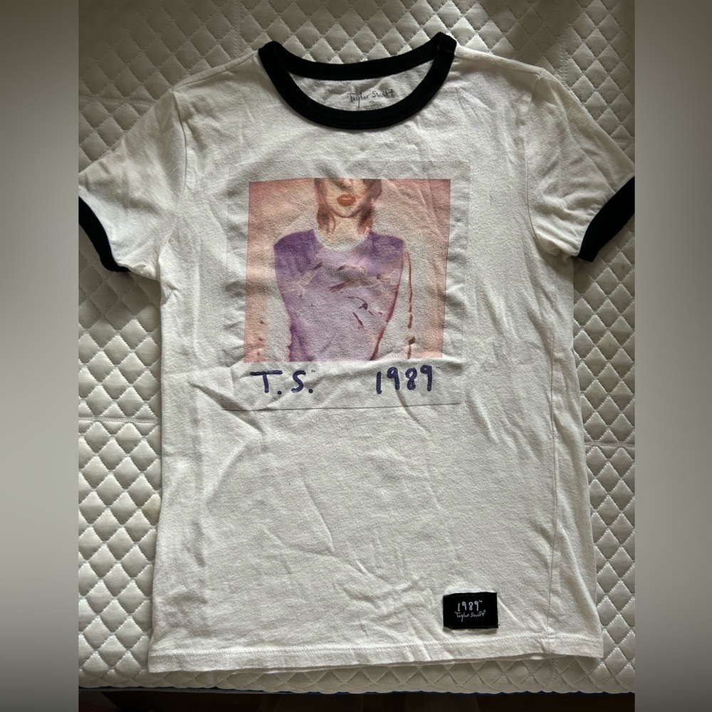 Taylor Swift 1989 White and Black Graphic Tee